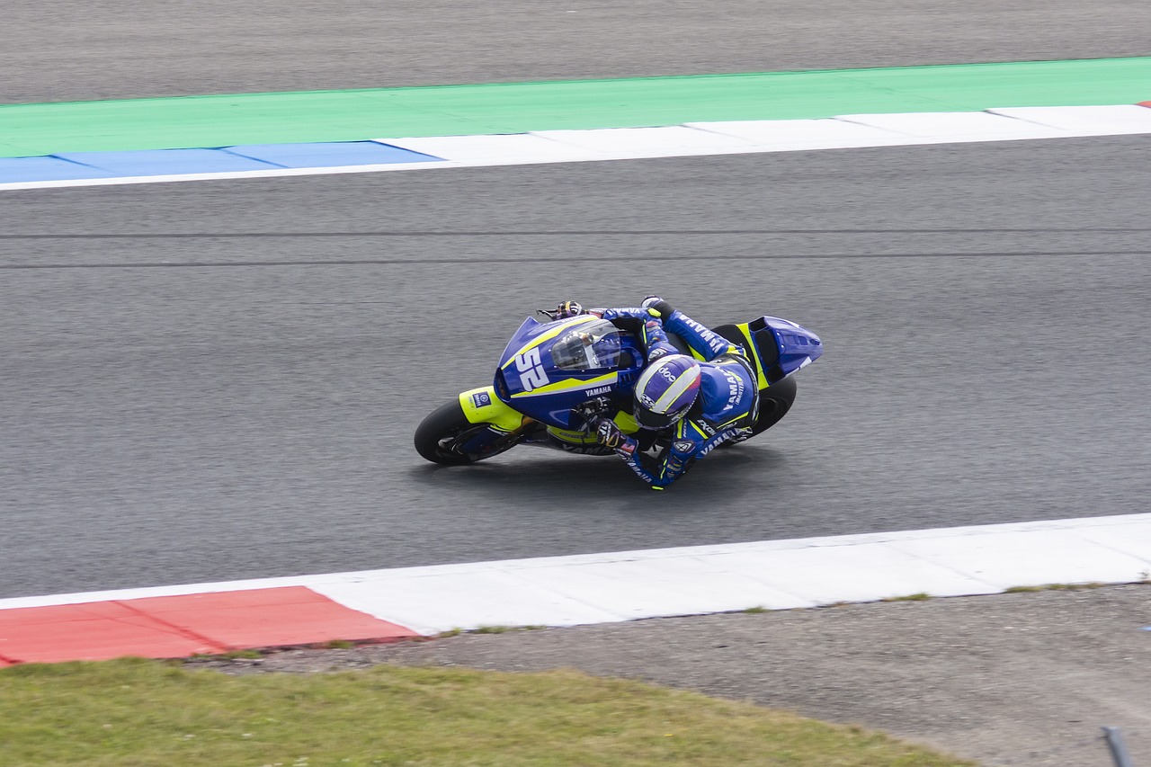 恭喜！李方慧夺得哈尔滨亚冬会中国代表团首金.